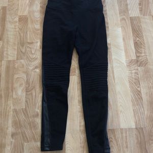Black leggings